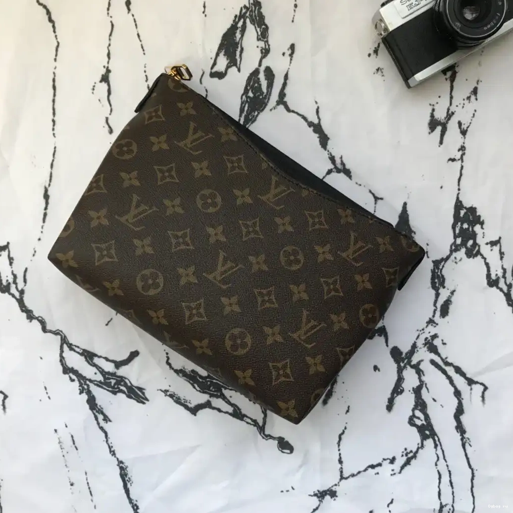 Louis Vuitton BEAUTY PALLAS CASE 0702
